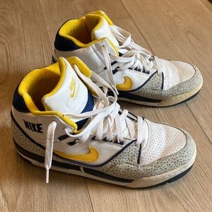 Nike air assault high men’s size 10 white blue yellow